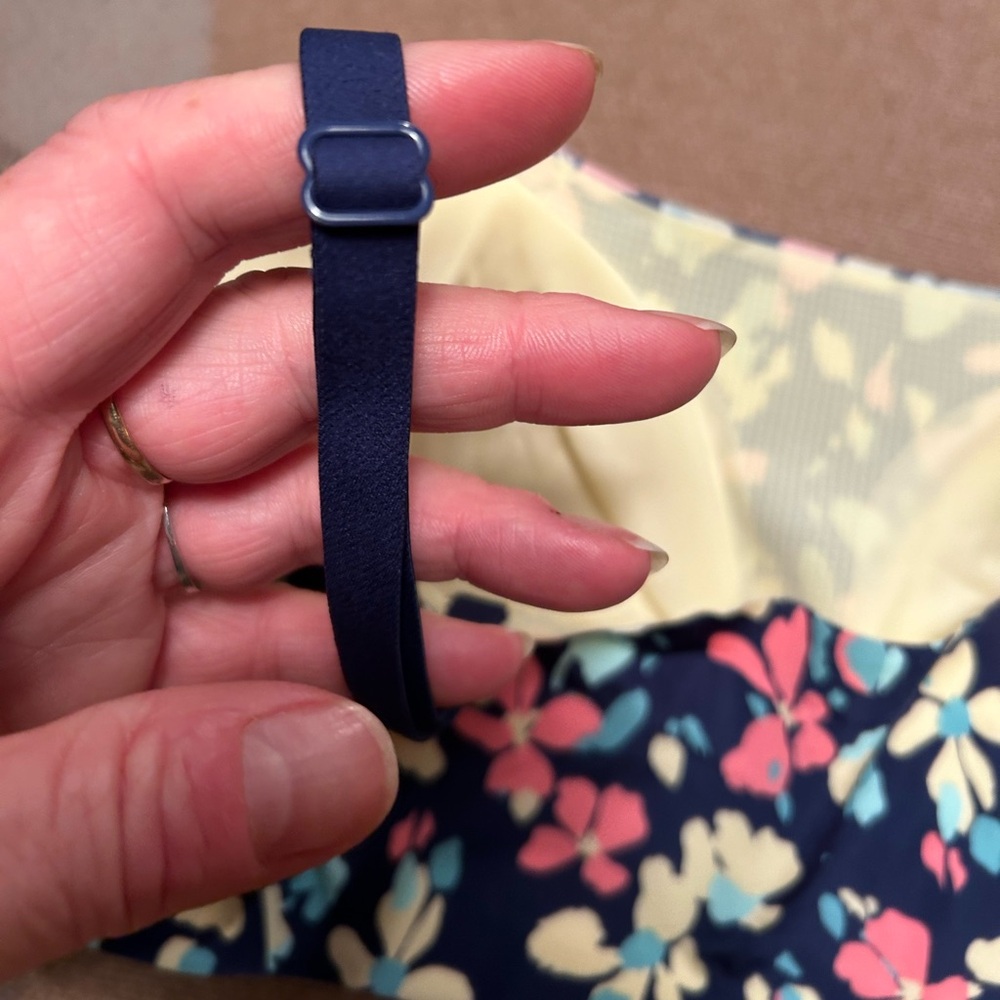 Medium women’s bra by Hanes - Picture 4 of 7